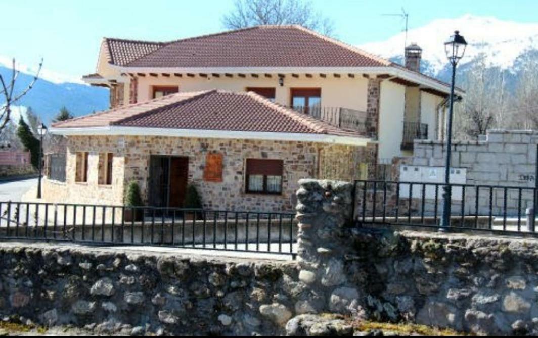 Alojamientos La Abuela Rascafría Exterior foto